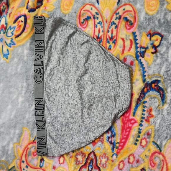 Calvin Klein - Picture 3 of 3